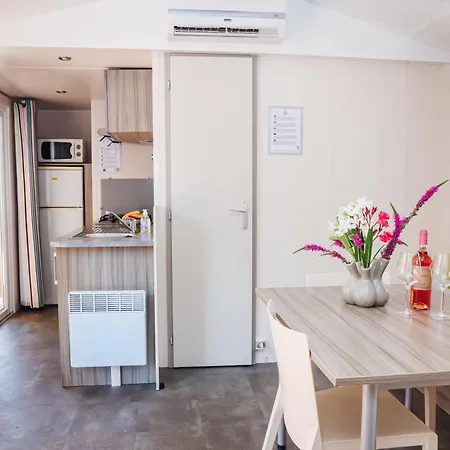 The Holidayhome, Argles Sur אתר קמפינג